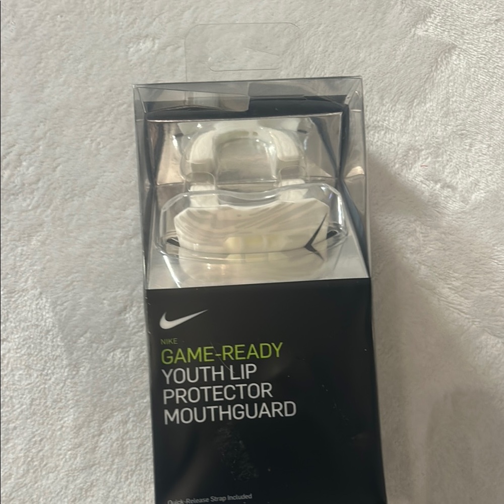 Nike Game-Ready Youth Lip Protector Mouthguard - White